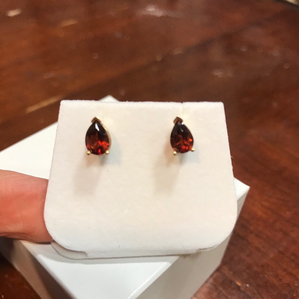 10kt yellow gold garnet earrings